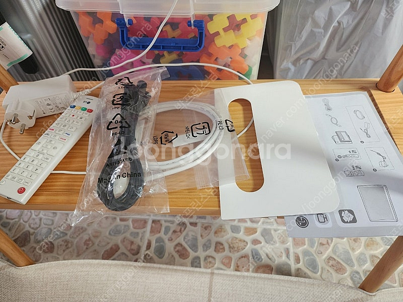 LG 스마트모니터 27인치 2세대 룸앤티비 거치대포함--2