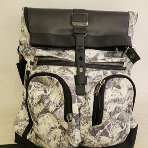 투미롤탑. 백팩