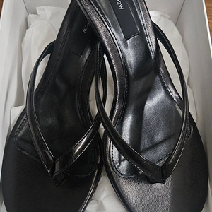R2W Nessa strap heels 5cm. 블랙컬러 (발볼넓힘) 가격내림