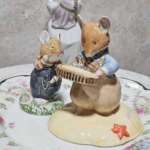 로얄덜튼 브램블리헷지 피겨린 Wilfred Toadflax & Mr Saltapple 세트