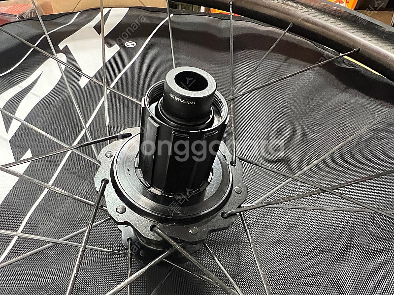 ZIPP 303NSW 클린처+튜브리스--2