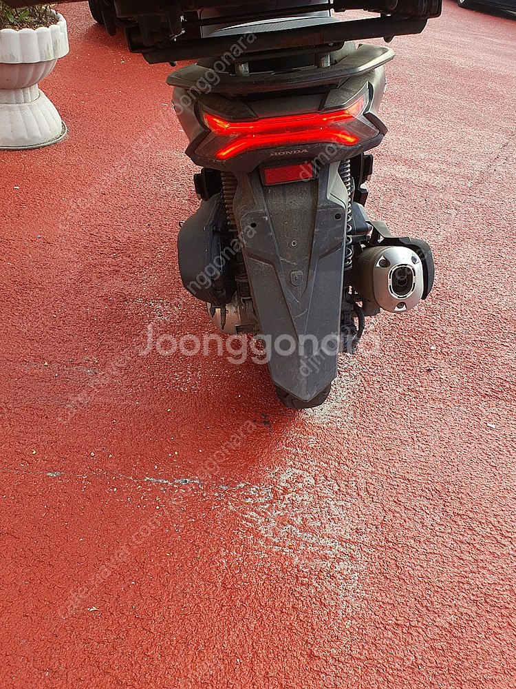 혼다 pcx 22년식 블랙 팝니다--1