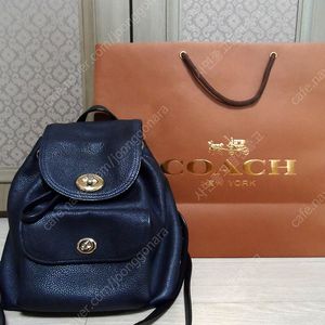 COACH 코치 가방 백팩 (네이비) (보증서/더스트백/코치 쇼핑백 포함) 299,000원 (무료배송) / 가죽 상태 좋음