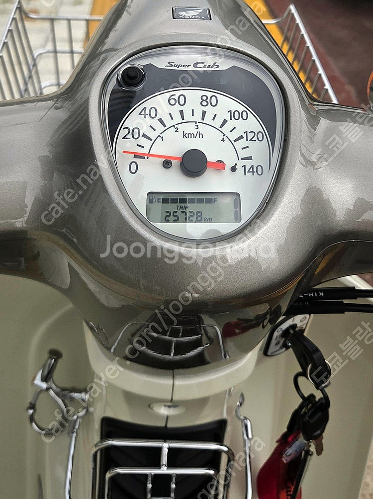 [신차급] 혼다 슈퍼커브110 회색 팝니다. 2600k...--3