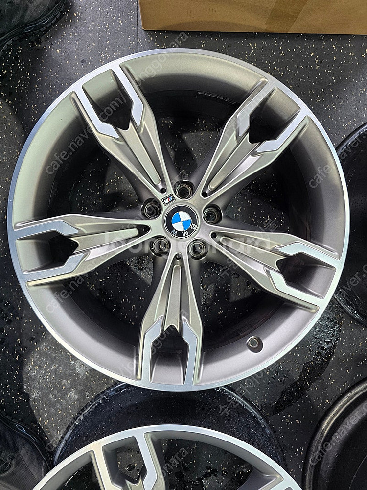 BMW M550i 순정 20인치 휠 668m 한대분--5