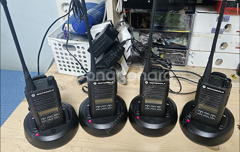 모토로라 디지탈 업무용 무전기 xir-c2720 4대 ...--0