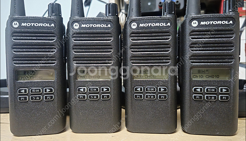 모토로라 디지탈 업무용 무전기 xir-c2720 4대 ...--1