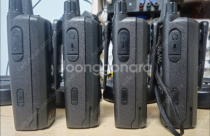 모토로라 디지탈 업무용 무전기 xir-c2720 4대 ...--2