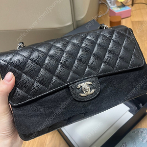 샤넬 클래식 미디움 26번대 풀박 5회미만 착용