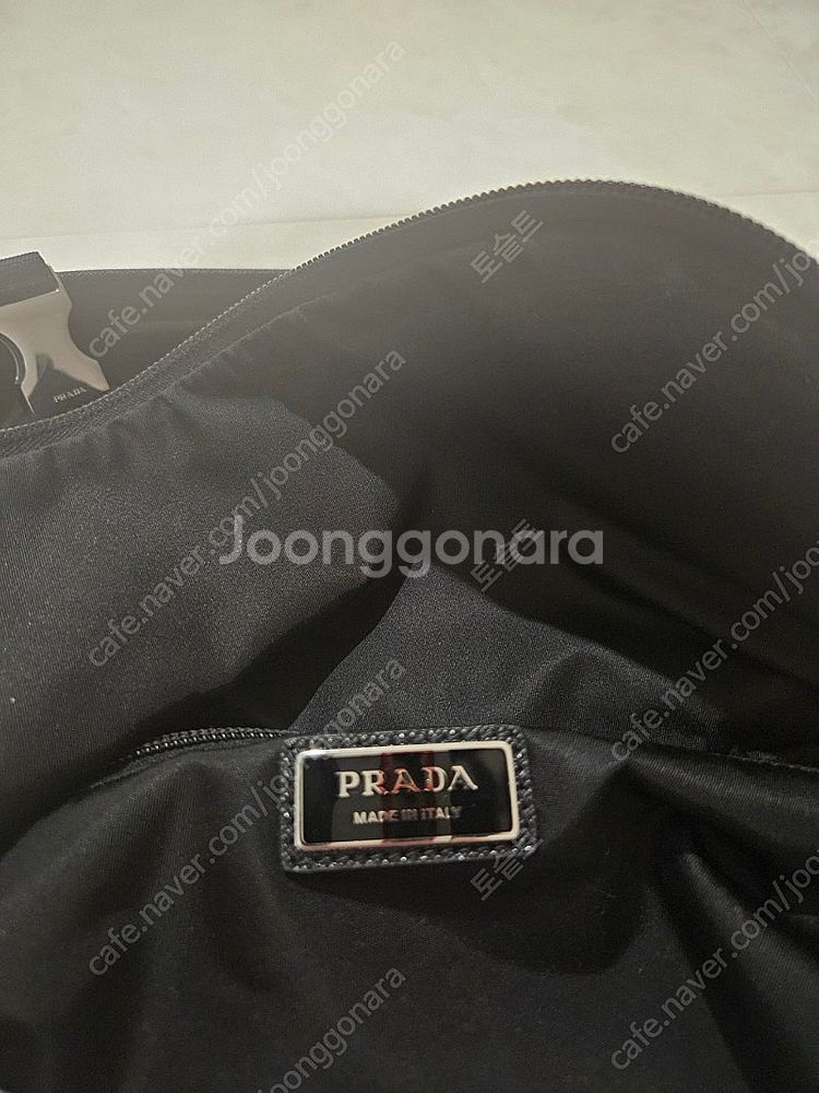 프라다 바이커백 라지 완전 새상품 컨디션 2회착 24년...--2