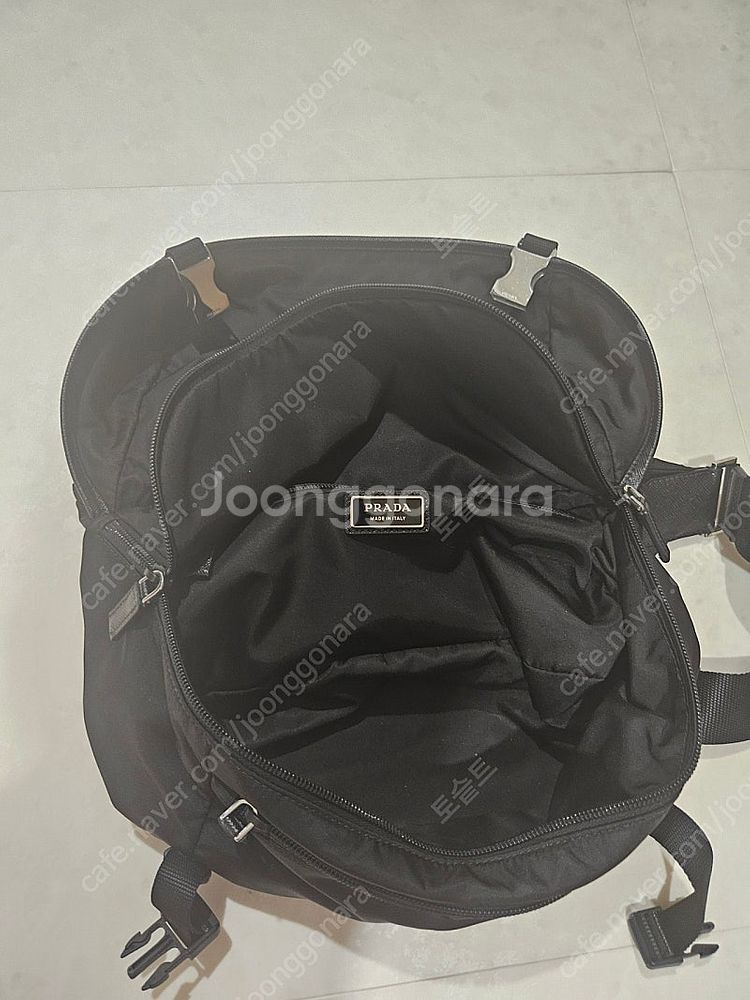 프라다 바이커백 라지 완전 새상품 컨디션 2회착 24년...--3
