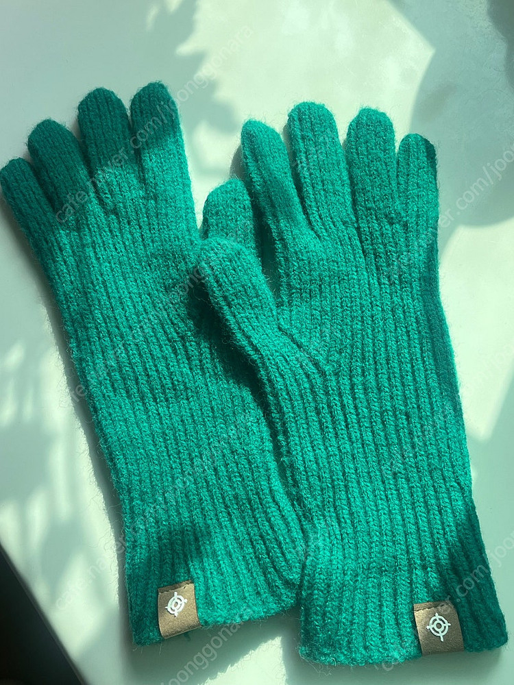 (새상품) 손가락 구멍 뚫려있는 겨울 장갑--2