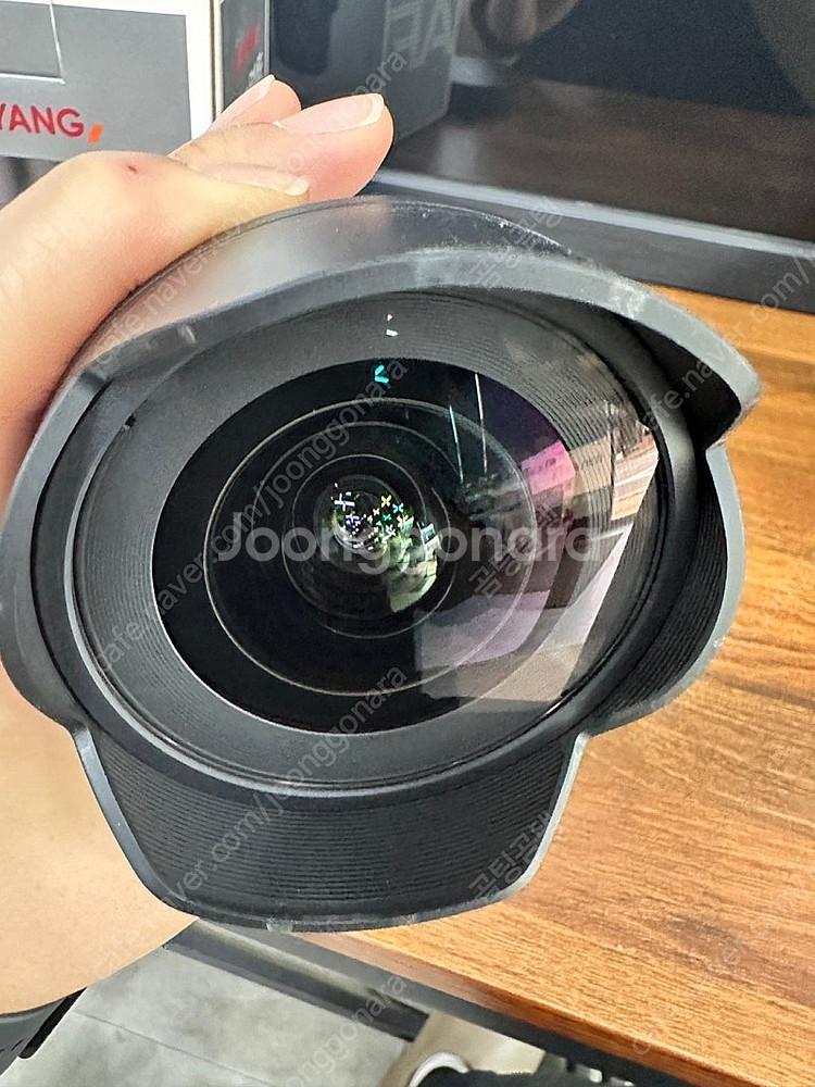삼양 AF 14mm F2.8 FE 렌즈 팝니다.--2