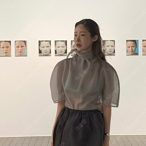 아모멘토 KNOTTED COLLAR TOP_아이보리