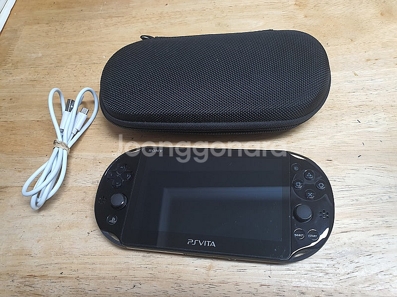 PS vita 2세대 + 게임 6종 판매합니다.--0