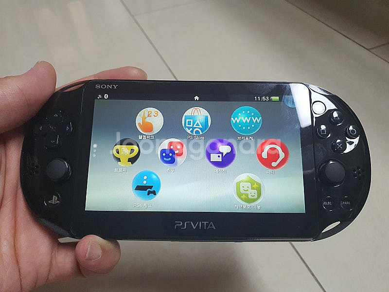 PS vita 2세대 + 게임 6종 판매합니다.--1