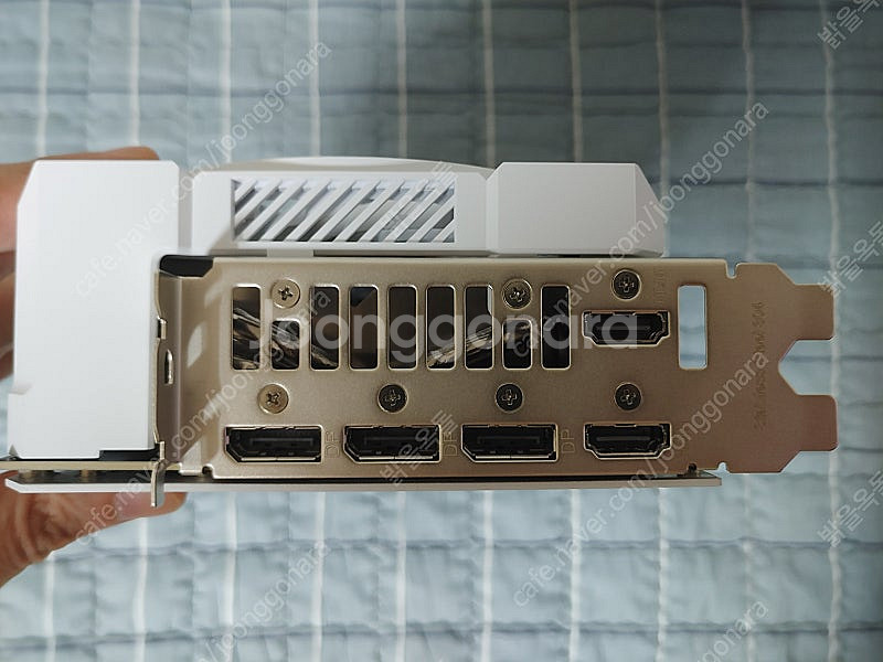 ASUS 5070 Ti 터프 화이트 대원씨티에스 팝니다...--6