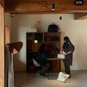 (새제품) 킴스어패럴 띠서울 플리츠 퍼프 롱 블라우스 + 일자팬츠 - 카키(오리지널)