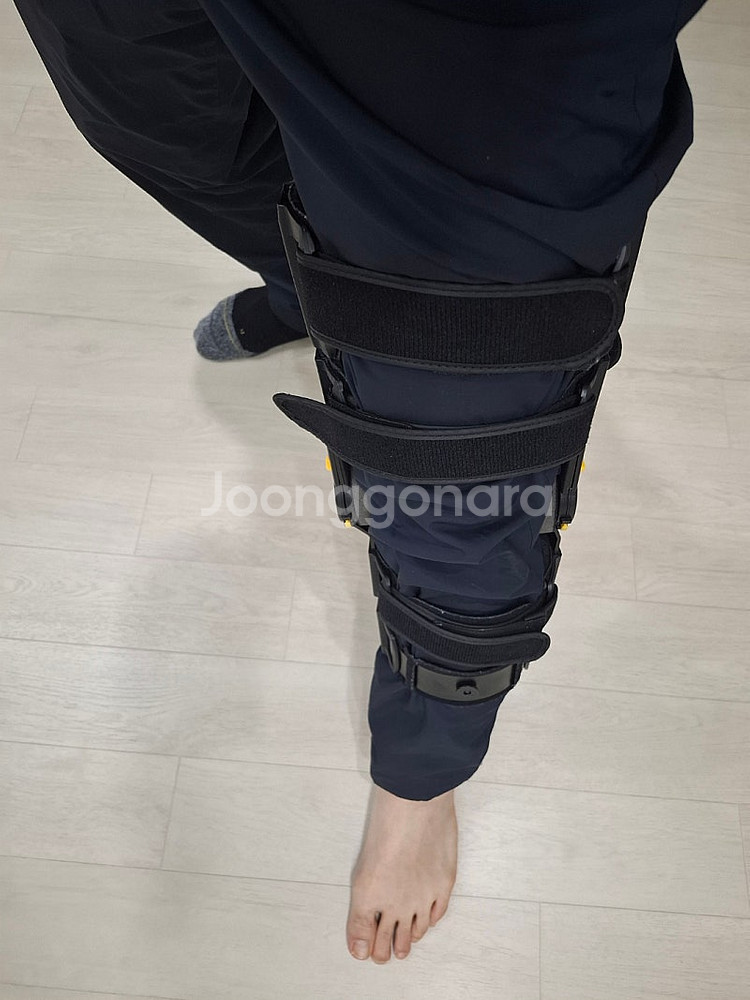 무릎보조기 왼쪽 (전방 십자인대 수술 후 사용)--2