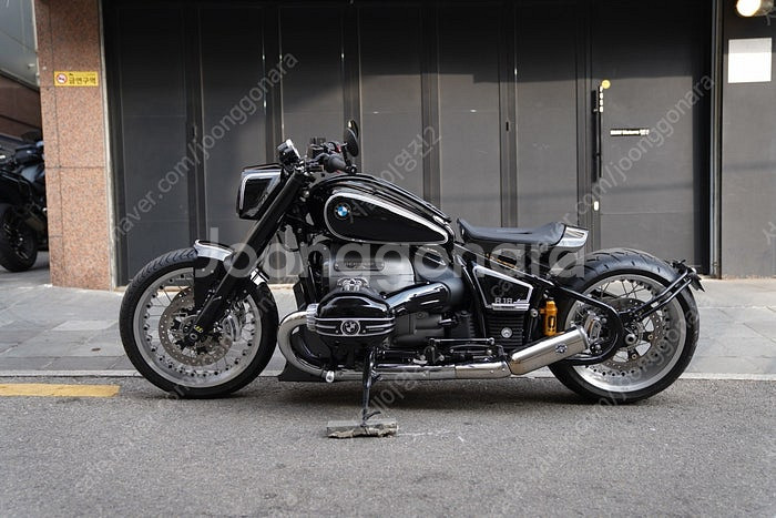 bmw r18 카페레이서 스타일 풀 튜닝 판매합니다.--1