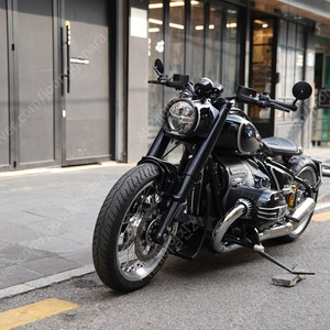 bmw r18 카페레이서 스타일 풀 튜닝 판매합니다.