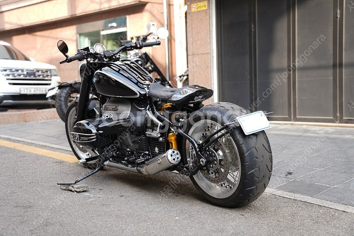 bmw r18 카페레이서 스타일 풀 튜닝 판매합니다.--2