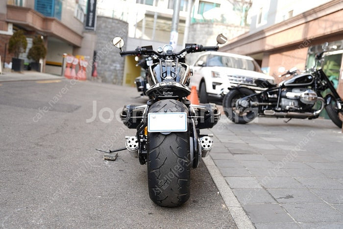 bmw r18 카페레이서 스타일 풀 튜닝 판매합니다.--3