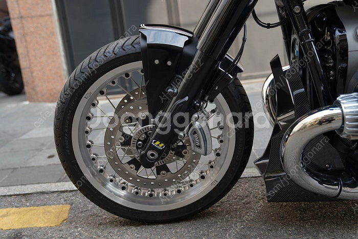 bmw r18 카페레이서 스타일 풀 튜닝 판매합니다.--8