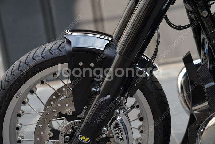 bmw r18 카페레이서 스타일 풀 튜닝 판매합니다.--9
