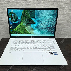 LG Gram 14z980 i5 메모리 16GB m.2 256GB 팝니다. (정품 윈도우) LCD 어두움
