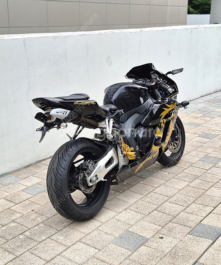 2005년식 CBR1000RR 검정 판매합니다.--2