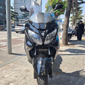 버그만 200 15년식 블랙색상 중고 판매합니다.