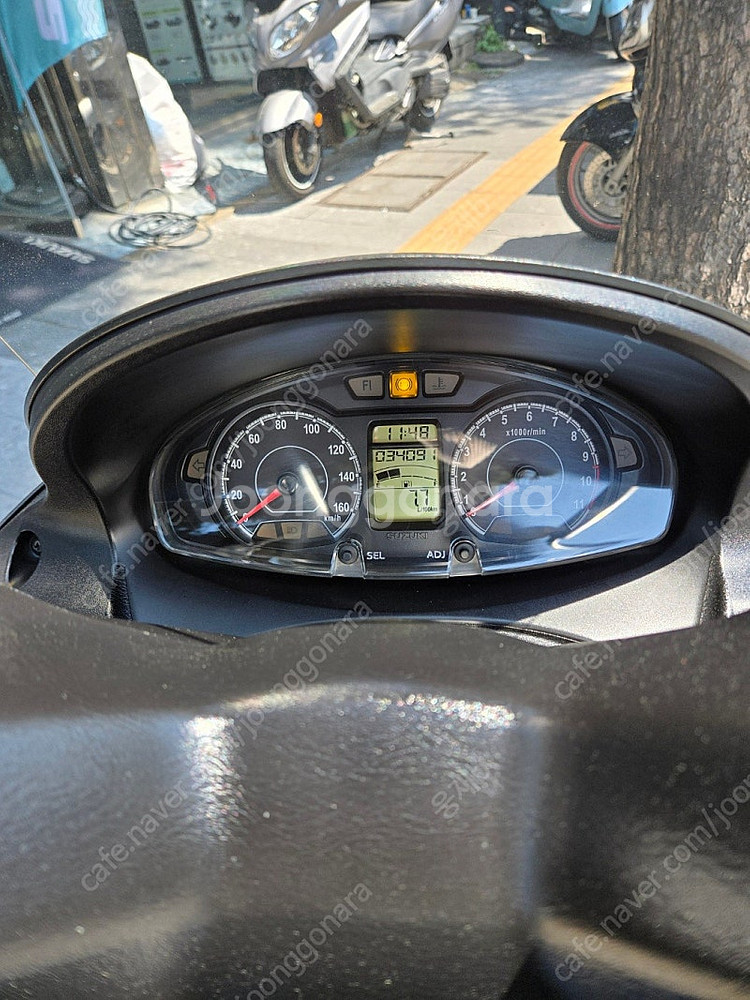 버그만 200 15년식 블랙색상 중고 판매합니다.--8