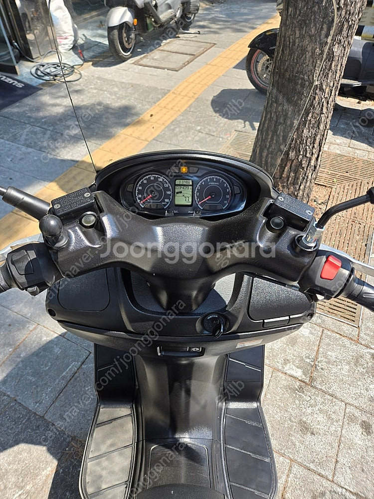 버그만 200 15년식 블랙색상 중고 판매합니다.--9