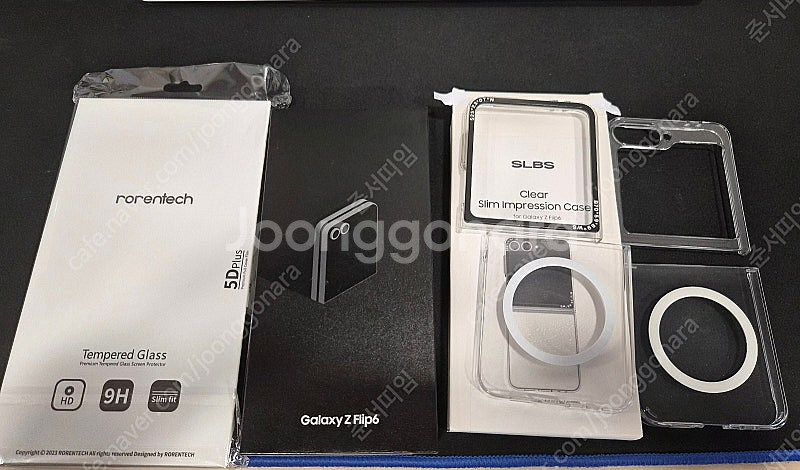 갤럭시 Z플립6 실버 256gb 풀박스 자급제 + 강화...--0