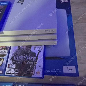 PS4 PRO 화이트 1TB 본체 + 타이틀 + 듀얼쇼크2개 한번에 판매합니다.