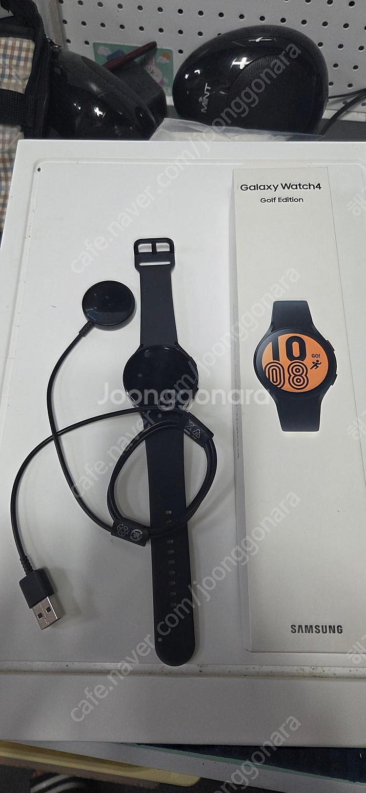 갤럭시워치4 골프 에디션 44mm 블랙 색상입니다.--1