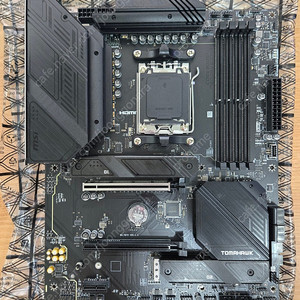 MSI MAG B650 토마호크 WIFI 판매합니다.