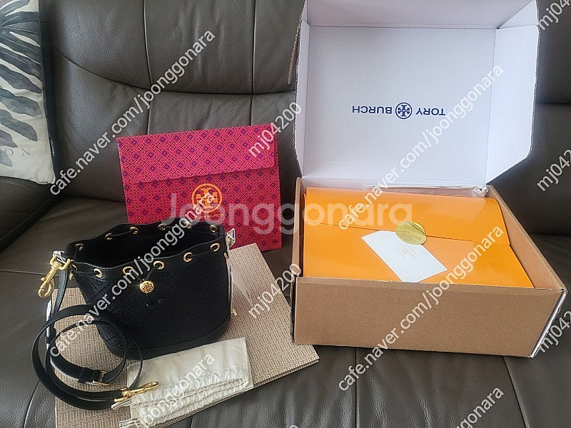 새상품 토리버치 티모노그램 버킷백--0