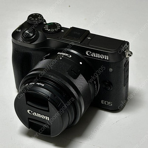 급처분 캐논 EOS M6 미러리스 카메라 판매합니다.