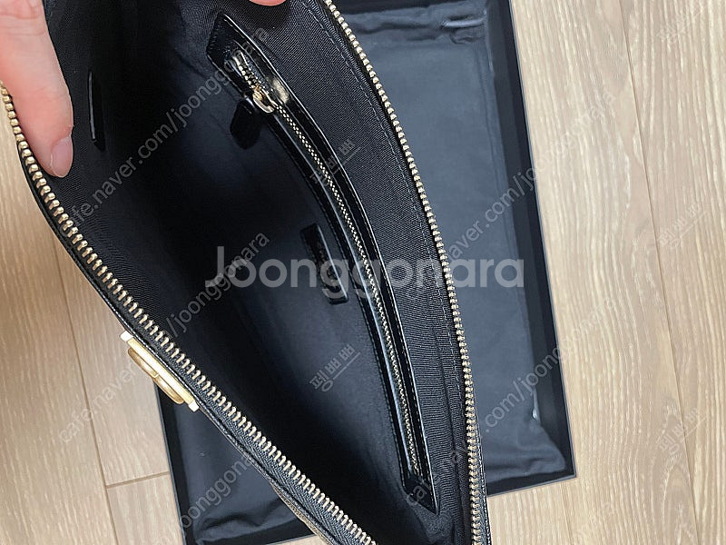 샤넬 보이 클러치 뉴미듐 블랙 캐비어 금장--9