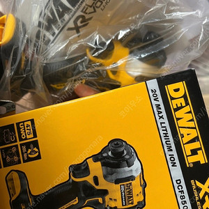 DEWALT DCF850N 임팩 드라이버 팝니다.
