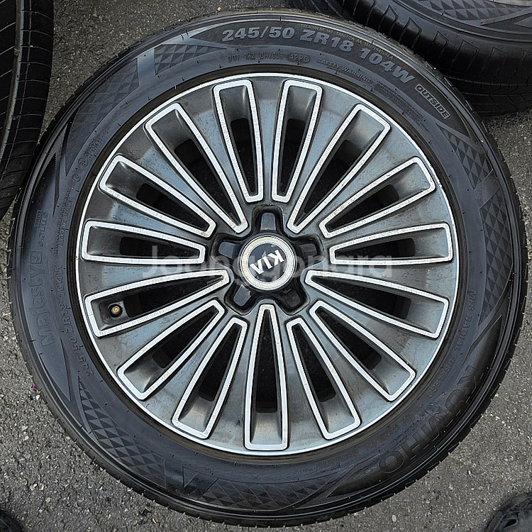 K9 18인치 중고 휠타이어 세트 팔아요 245 50 18--4