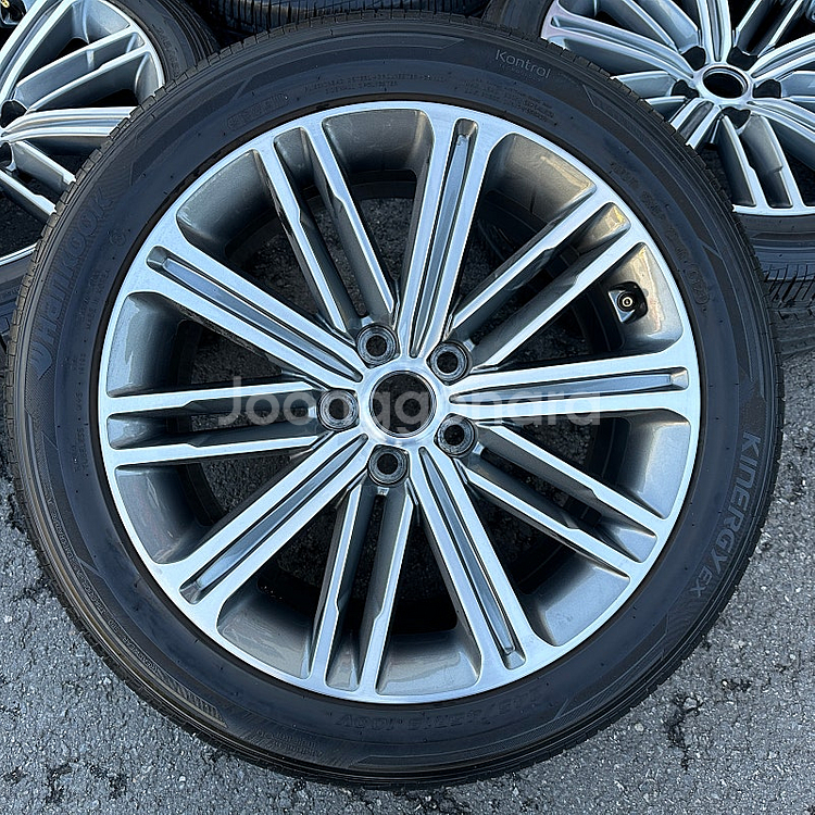 제네시스 G80 18인치 정품 휠타이어 세트 팔아요 245 45 18--1