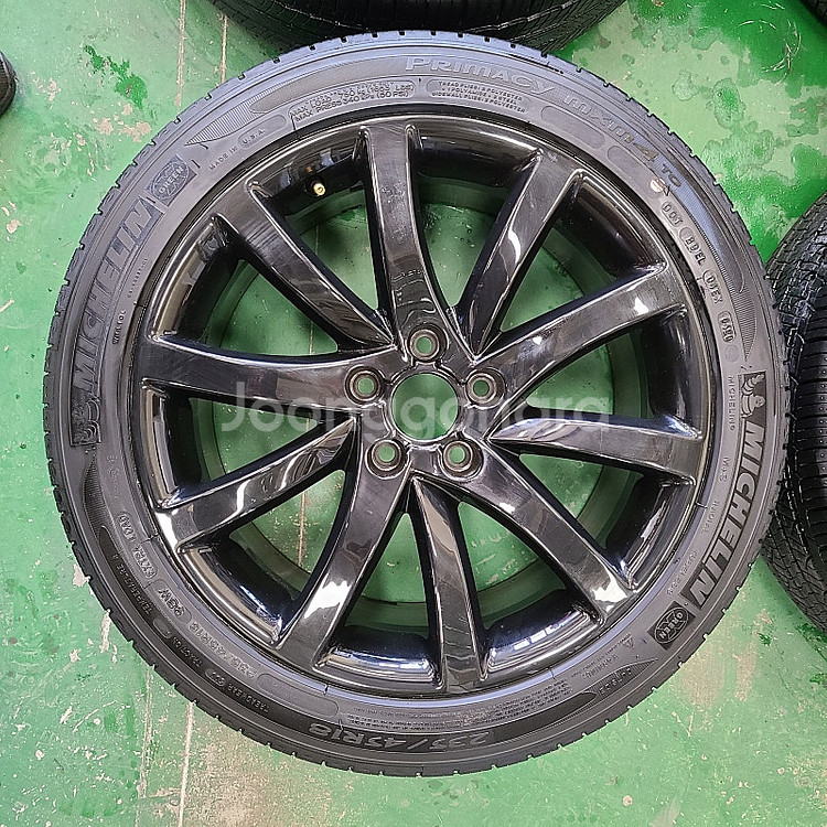 아우디 A4 18인치 블랙유광 휠타이어 세트 팔아요 245 40 18--3