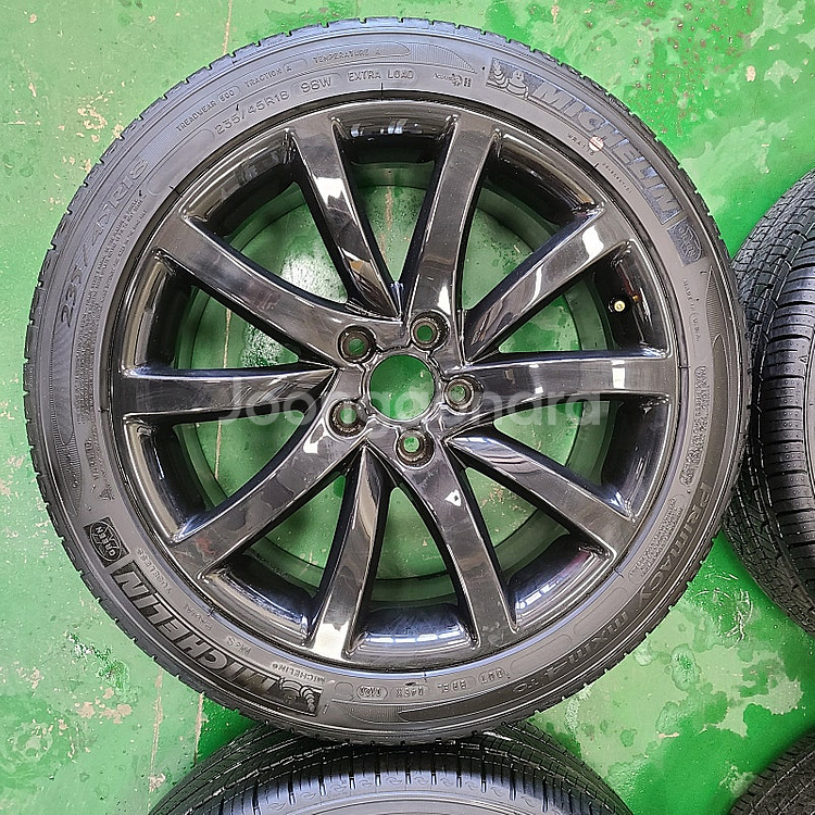 아우디 A4 18인치 블랙유광 휠타이어 세트 팔아요 245 40 18--4