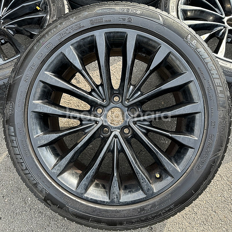 BMW 18인치 5시리즈 G30 블랙 중고 휠타이어 245 45 18--1