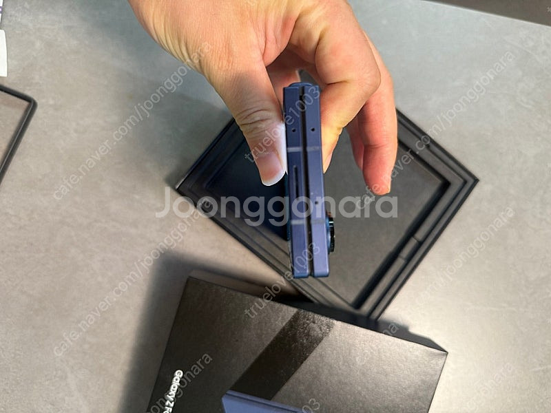 갤럭시 Z폴드6 512GB S급 무잔상,무기스 팝니다--2