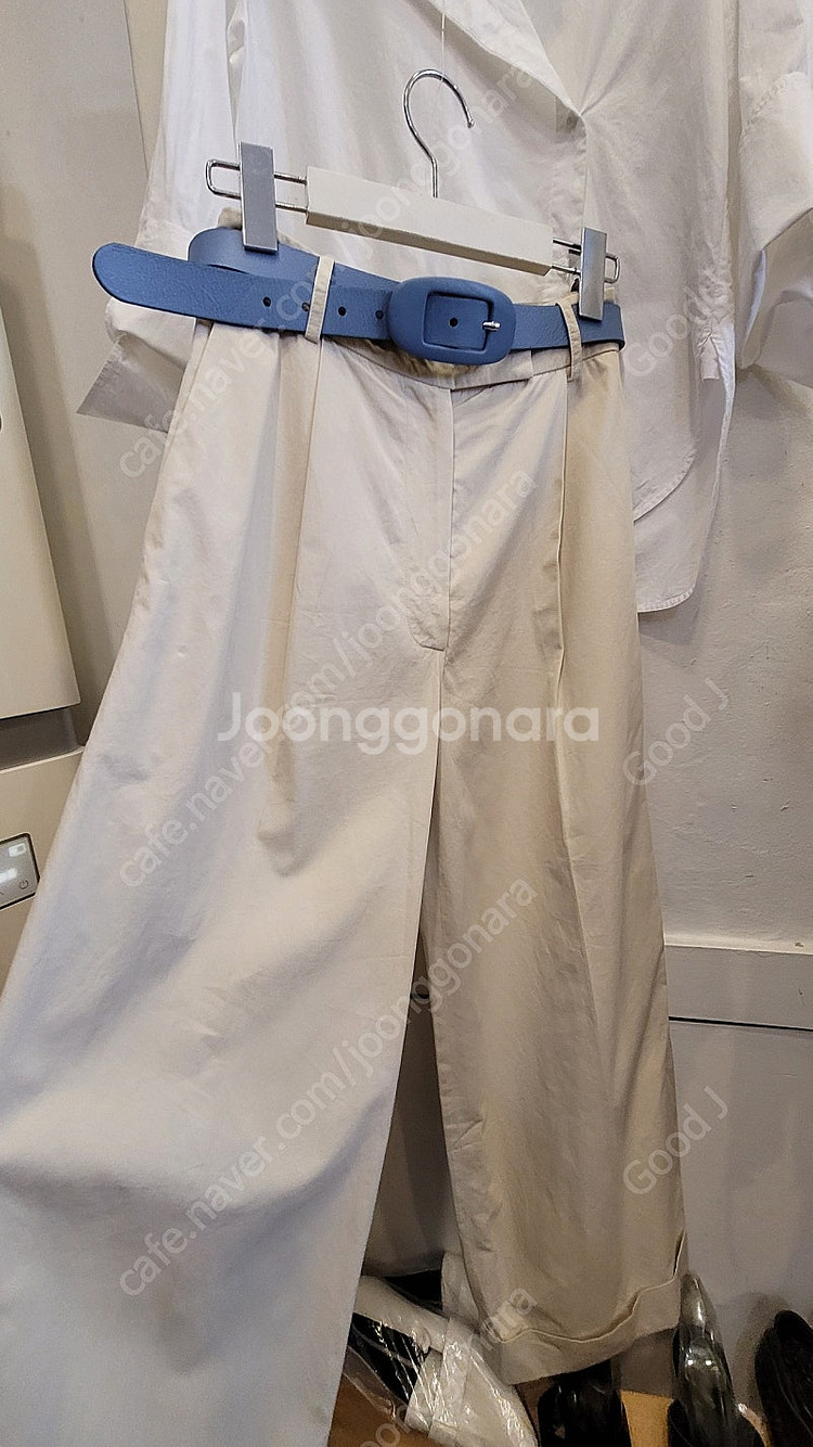 듀엘 언발 화이트 셔츠. 블러썸 핀턱 와이드 팬츠--6