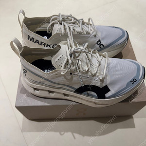 도버 스트리트 마켓 x 온 러닝 클라우드붐 존 화이트